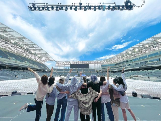 Twice周子瑜跟多数成员相同，IG帐户的首张图片就是面向演场会舞臺这张。(图/周子瑜 IG)