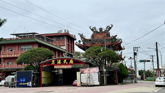 鹽水區公所近期規畫在鹽水武廟旁的武廟路，進行電桿地下化工程，改善天際線景致。（張毓翎攝）