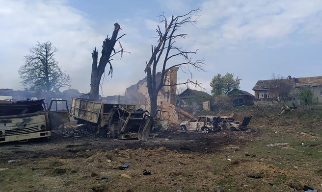 烏克蘭首都基輔北部切爾尼戈夫（Chernihiv）區5月12日被俄羅斯部隊攻擊的慘況。（路透）