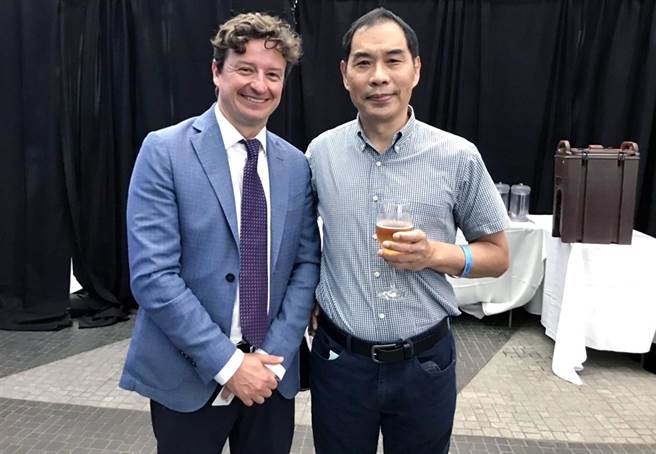 理事会秘书长Baronci与桃园国际机场公司总经理但昭璧合影。（桃机公司提供）