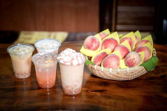 那瑪夏水蜜桃清新多汁甜而不膩，也可製成珍珠飲品。（高市觀光局提供）