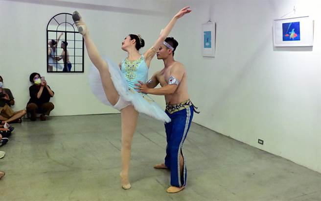 首次没有团长庄媛婷随行，「台湾芭蕾舞团」仍顺利完成台东偏乡巡演的使命。（庄哲权摄）