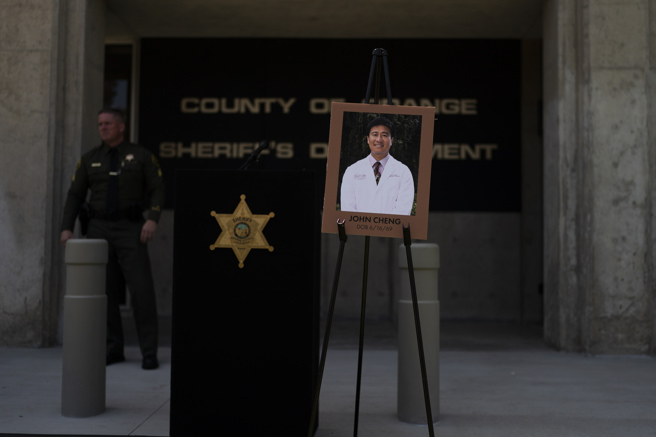 美国南加州台裔教会枪击案造成1死5伤，职业美式足球NFL球员史丹顿表示，死者就是他的医师郑达志（John Cheng）。(图／美联社)