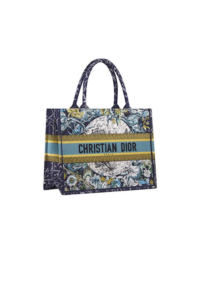 Dior Book多彩星座刺繡小型托特包10萬5000元。（Dior提供）