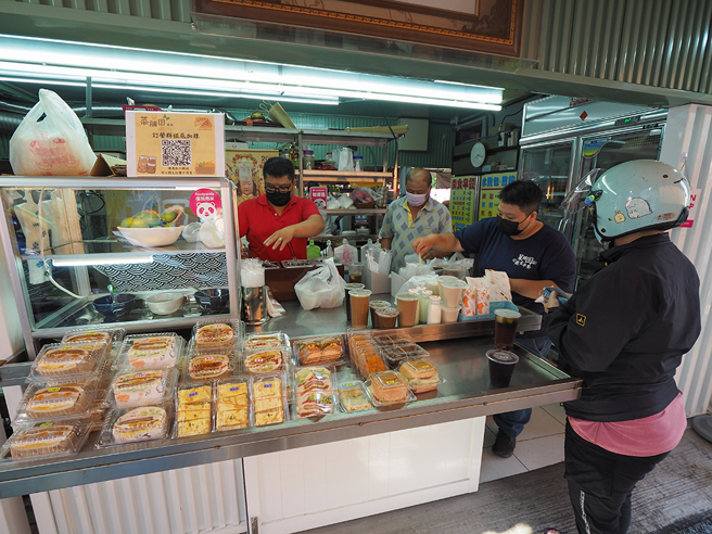 九曲堂市场菜脯囝蔬食。(摄影/王亭云)
