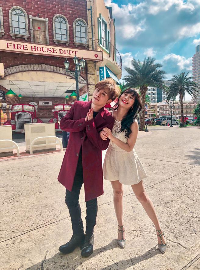 金志遥（左）邀来网红琳妲合作对唱、拍摄MV。（AMM亚洲心动娱乐提供）