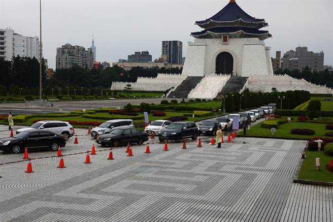 北榮位於中正紀念堂的防疫急門診開設首日，共服務1649人次。（北榮提供）