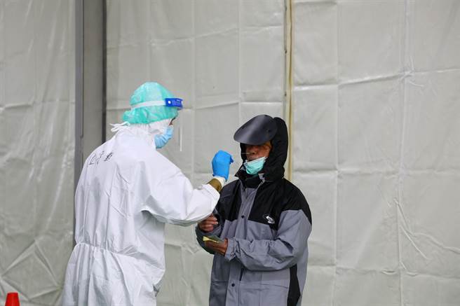 北榮位於中正紀念堂的防疫急門診開設首日，共服務1649人次。（北榮提供）