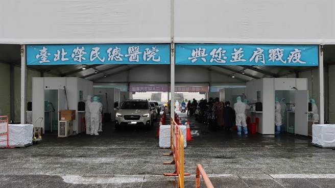 北榮位於中正紀念堂的防疫急門診開設首日，共服務1649人次。（北榮提供）