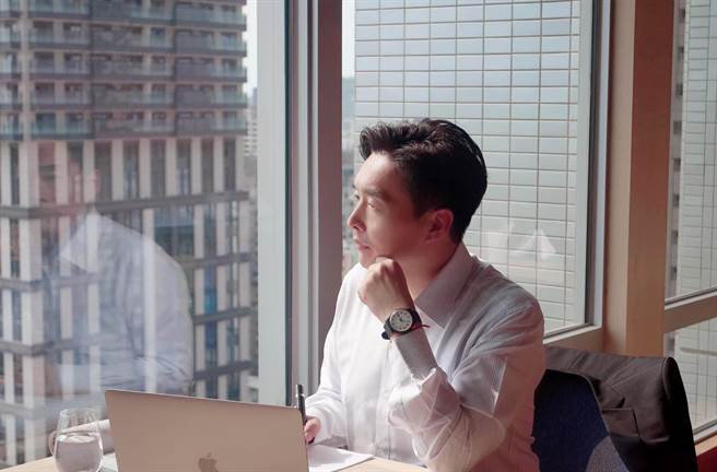 曹桓荣也坦言，他认为自己是一个高雄在地子弟，「要有使命感承担起来这个责任」。（撷取自曹桓荣脸书）