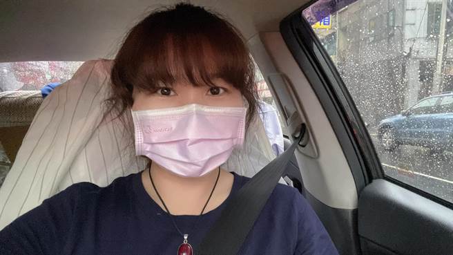 國民黨高市議員李雅靜今（17）日晚間表示，今日出現發燒症狀，立即快篩呈現陽性，隨即前往進行PCR檢測，目前等候檢測結果中。（柯宗緯翻攝）