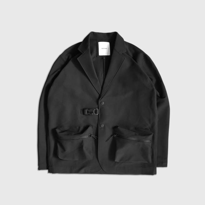 DYCTEAM Buckle blazer，4580元。（DYCTEAM提供）