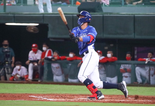 富邦悍將陳真今年一軍首打席就敲出兩分全壘打。（富邦悍將提供）