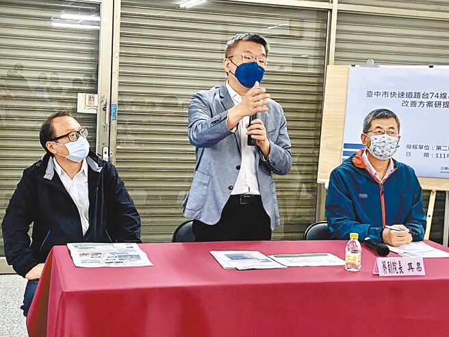 立法院副院长蔡其昌（中）。（本报资料照片）