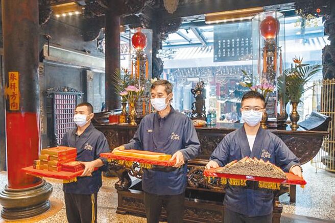 疫情期间减少到庙求财，云林县北港武德宫线上补财库增3成。（北港武德宫提供／张朝欣云林传真）