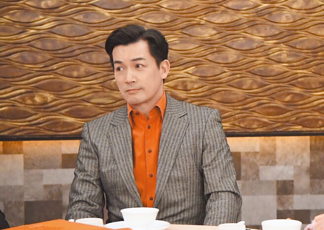 伊正在《一家團圓》飾演大反派，昨傳出快篩陽性。（三立提供）