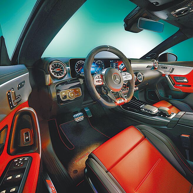 Mercedes-AMG Edition 55周年纪念版专属内装。（Mercedes-Benz提供）