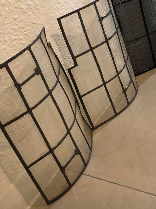 原PO分享清潔完後的濾網照片，表示安裝回去後冷氣還能正常使用。（圖／翻攝自臉書社團爆廢公社公開版）