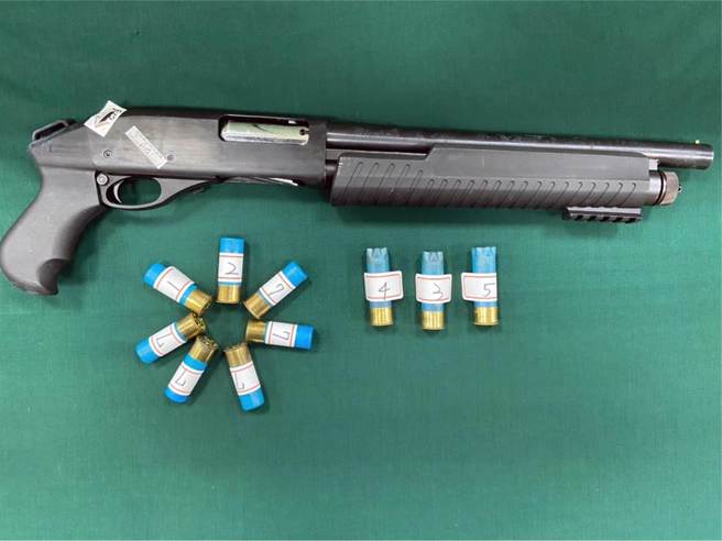 台南超跑男家遭狂轰5枪影片曝光！枪手呛：我让你看到疯子。(民眾提供)