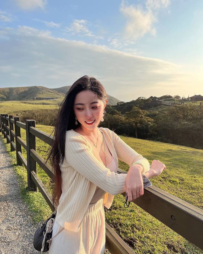 奧莉薇亞笑容甜美，證實輔大出美女一說。(圖/奧莉薇亞 IG)