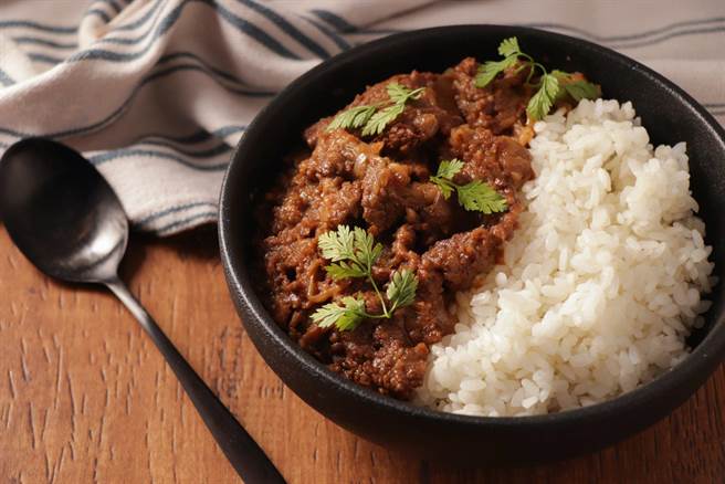 ⟪和牛研究室⟫推出和牛日式烩饭酱。（业者提供）