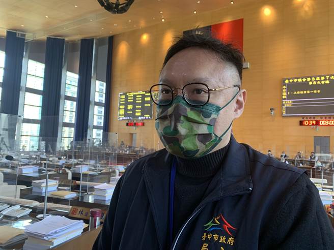 台中市新闻局长郑照新说，外传有人拱韩国瑜选桃园，应是相对支持者的臆测。(林欣仪摄)