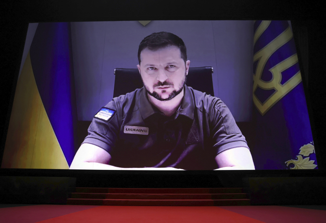 坎城影展开幕泽伦斯基成最大亮点 吁电影不该沉默（美联社）