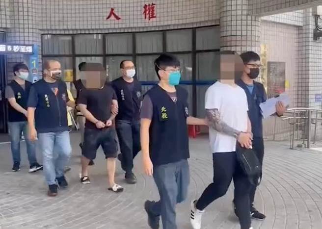 22歲游姓男子在IG上貼文炫耀自己手上握有改造槍枝以及滅音器。（翻攝畫面）