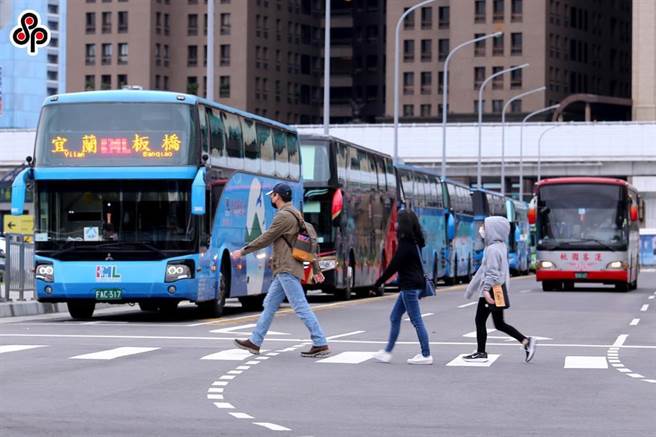 交通部公路总局表示，今年端午节连续假期东西部国道客运将提供2.9万班次及99.8万座位数。（本报资料照）