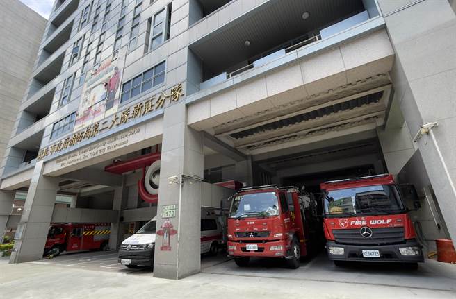 受到消防隊員確診影響，部分分隊人力不足，需調整勤務編排，導致消防員休息時間遭到壓縮。（示意圖）（呂健豪攝）