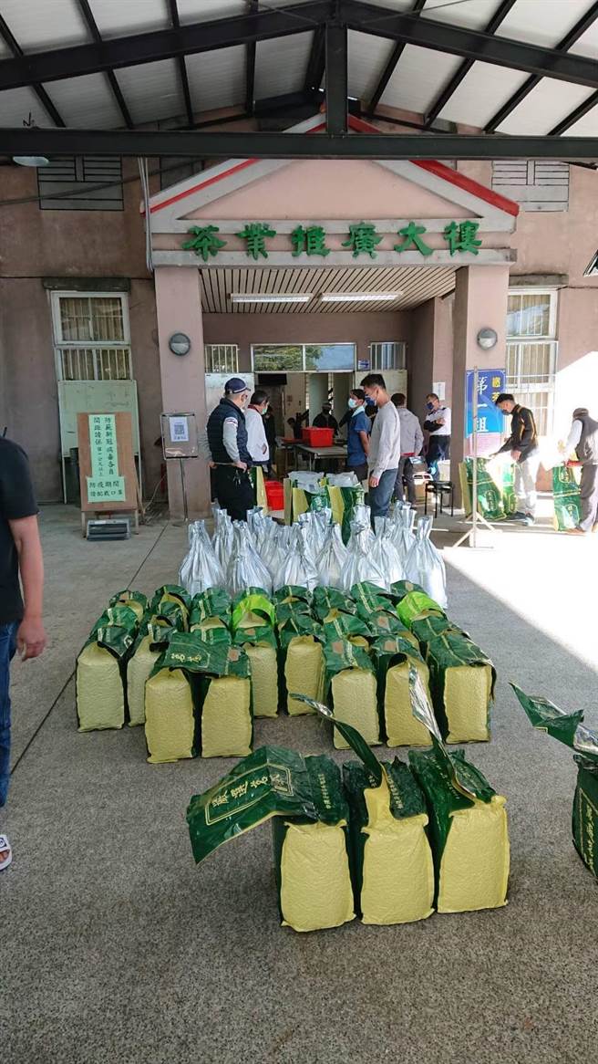 若有违规将连同本季同一批茶叶，全部呈报农委会销毁，还要公布店家资讯，最终共有5件没交弃赛。(农会提供／吴建辉南投传真)