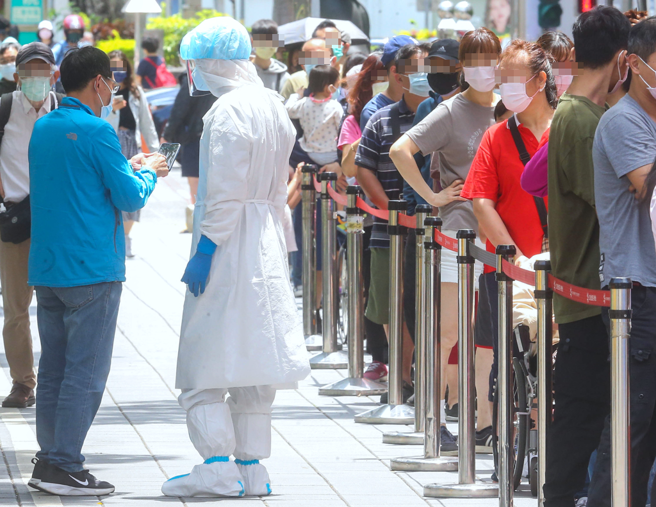 医护人员示意图。（资料照／粘耿豪摄）