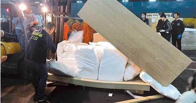 毒梟林夏舟以千萬元酬金買通保三員警吳駿卿，共謀1500公斤毒品貨櫃走私被查獲，吳駿卿一、二審均遭重判12年徒刑，最高院發回更審，18日更一審宣判吳依貪汙罪改判11年徒刑、褫奪公權8年，另外，使公務員登載不實罪判吳1年6月，可上訴。（本報資料照片）