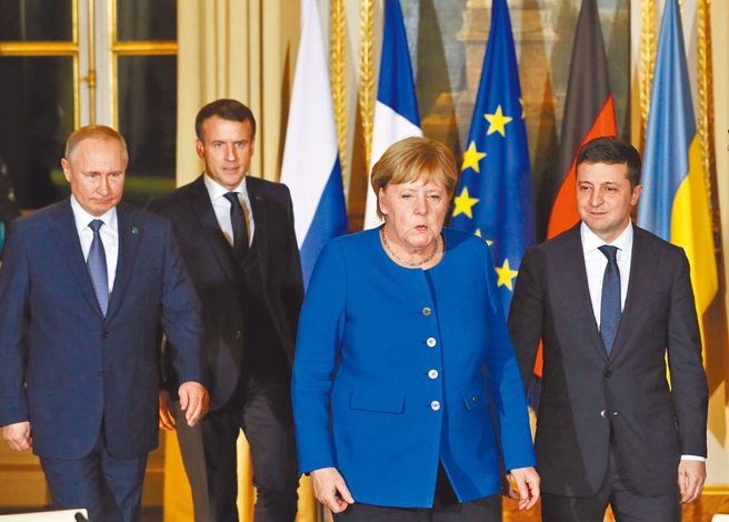 示意图。图为俄罗斯总统普丁（从左到右）、法国总统马克宏、时任德国总理的梅克尔和乌克兰总统泽伦斯基于2019年出席巴黎「诺曼底模式」峰会，讨论解决乌克兰东部衝突的办法。（图／新华社资料照）