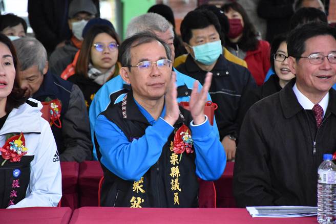 苗栗县议员郑聚然17日晚间接获确诊通报简讯，距离他接受PCR採检已过了至少36小时。（谢明俊摄）