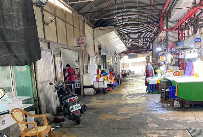 疫情持续升温，嘉义县布袋观光渔市生意饱受衝击，近1个月游客量消失近5成。（翁亿颕提供∕吕妍庭嘉义传真）