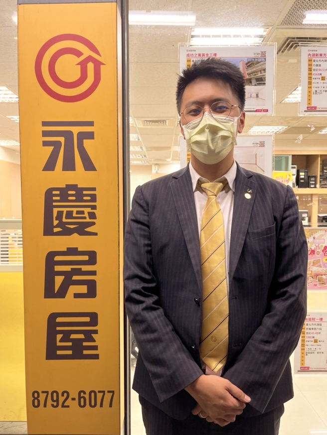 永慶房屋羅傑經紀人建議消費者多方比較房仲業者提供的成交行情資訊，並注意資訊是否有缺漏、或是選擇性呈現的跡象。(圖/永慶房屋提供)