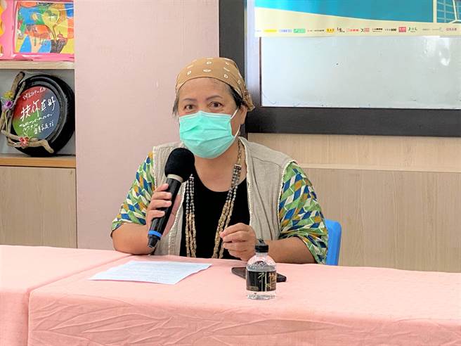 台東家扶中心邀請寄養家庭胡雲妹分享親身經歷。（蔡旻妤攝）