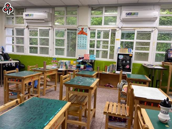 教室內安裝冷氣。(資料照片)