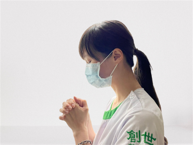 創世基金會呼籲民眾響應「植物人防疫包」，1日10片尿布、6餐營養餐食、1劑快篩劑。（創世基金會提供／林良齊台北傳真）