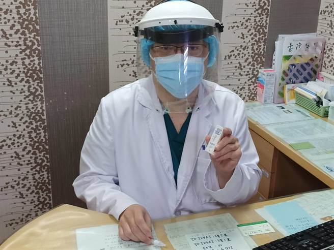 頭份為恭醫院小兒科主任李浩遠確認2歲女童感染新冠病毒。（為恭醫院提供／謝明俊苗栗傳真）