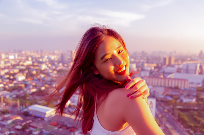 網美常突然消失一陣子， AV導演圤智雨分析8點原因，部分是去做博弈直播，月收達70萬，還有人是賣春、結婚生子或拍AV。（示意圖，達志影像/shutterstock）