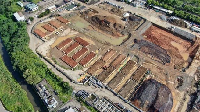 新竹市政府18日指出，中油新竹油库区域开挖量已超过9成，目前已拆除17座油槽，预计年底可完成污染整治，再经环保局验证，污染控制场址就将解除列管。（图/ 中央社）