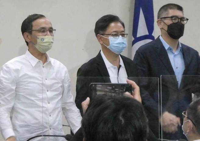 國民黨中常會今突襲徵召智庫副董事長張善政選年底桃園市長，黨主席朱立倫致詞時表示，張的行政資歷與產業經驗是桃園所需。（周志豪攝）