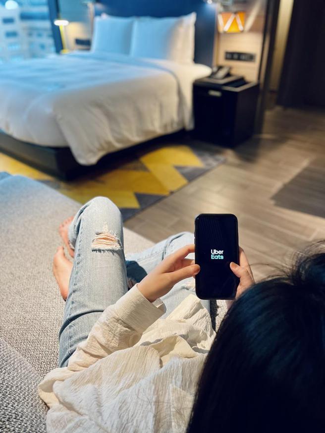 （台北时代寓所「Foodies On Call 住房专案」，入住可获赠Uber Eats 600元抵用券。图／台北时代寓所提供）