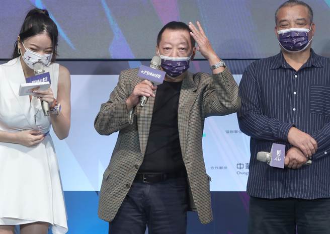 中華職棒明星賽將在今年7月底於台中洲際棒球場舉辦兩場比賽，由票選出來的中職明星隊對戰中華隊。出席的傳奇球星全壘打王林仲秋分享了他在經歷過的明星賽中，有一次因沒列先發因此與隊友在休息室暢飲啤酒滿臉通紅，沒想到7局被叫上場代打，還打出滿壘全壘打，自己都不知道是怎麼打的 。（鄭任南攝）