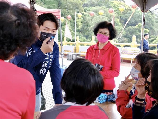 新北市土樹三鶯選區議員參選人呂家愷呼籲中央應化繁為簡，全面實施「快篩陽視同確診」的策略。(呂家愷提供)
