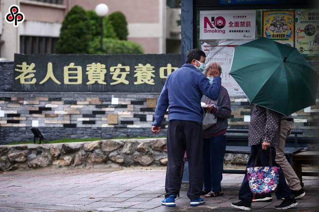北市私立博爱老人养护所传出30名长者群聚感染，北市社会局强调已掌握，按照CDC指引处理，住民状况都算稳定。图片非当事机构（本报资料照片）