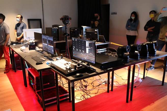 虚拟摄影棚结合5G专网技术，图为5G设备基地。（蔡明亘摄）