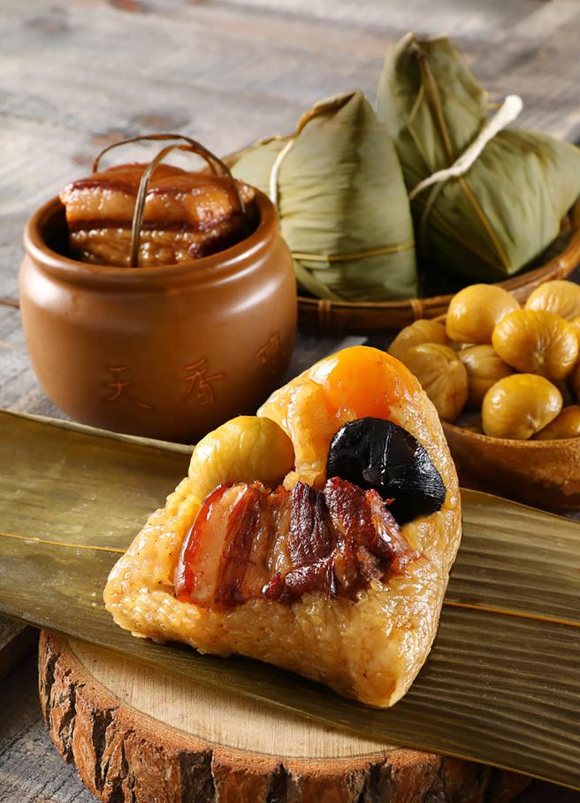 Global Mall环球Online推天香楼mini「亚致东坡粽礼盒」，5入原价999元，25日前享预购价899元。（Global Mall提供）